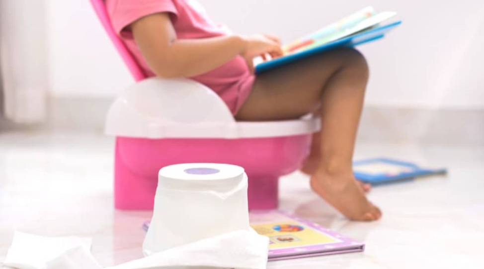 نشانه‌ها و علائم آمادگی برای یادگیری استفاده از توالت در کودکان را بدانید