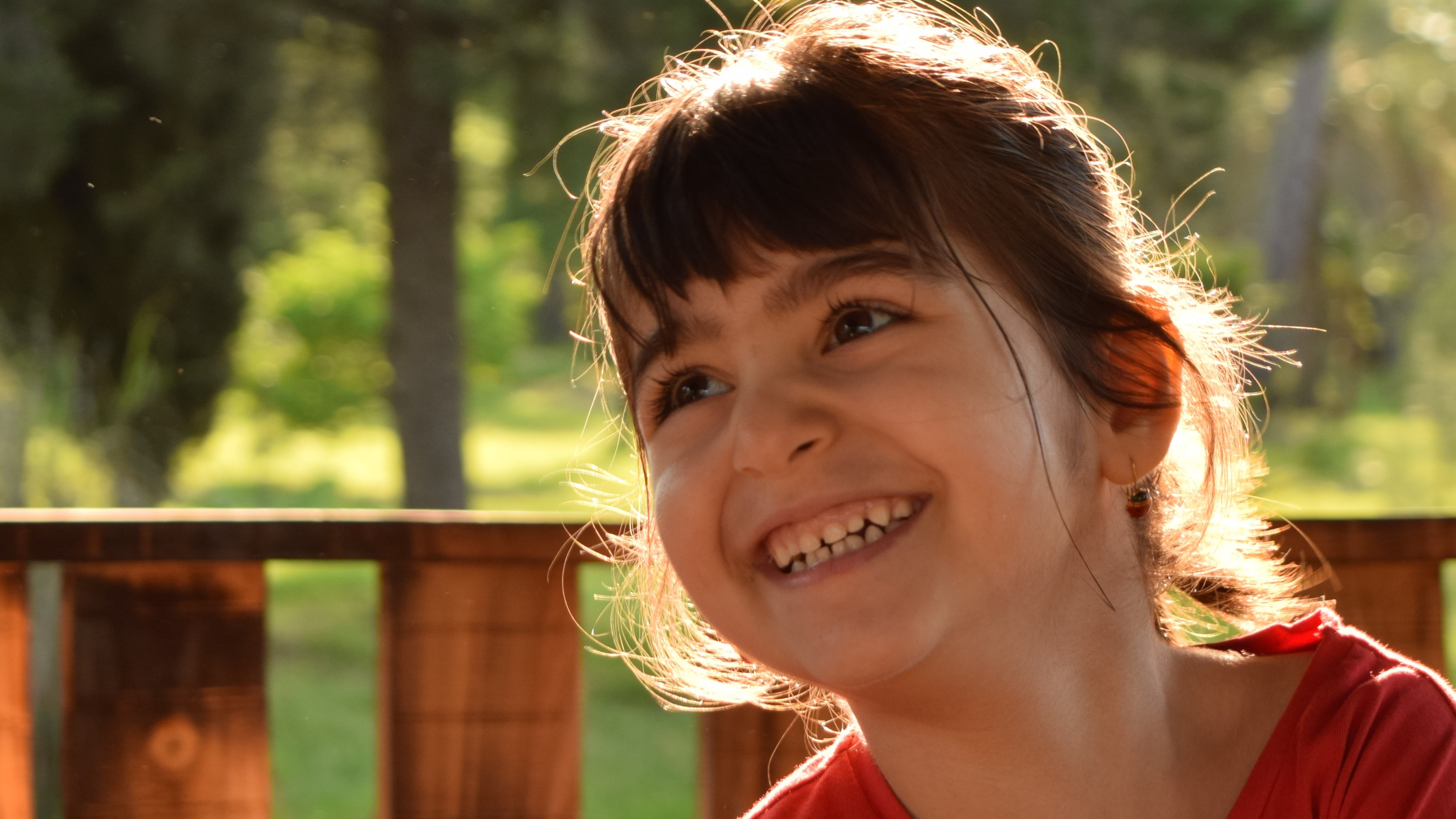 کودک شاد: چگونه کودکی شاد تربیت کنید