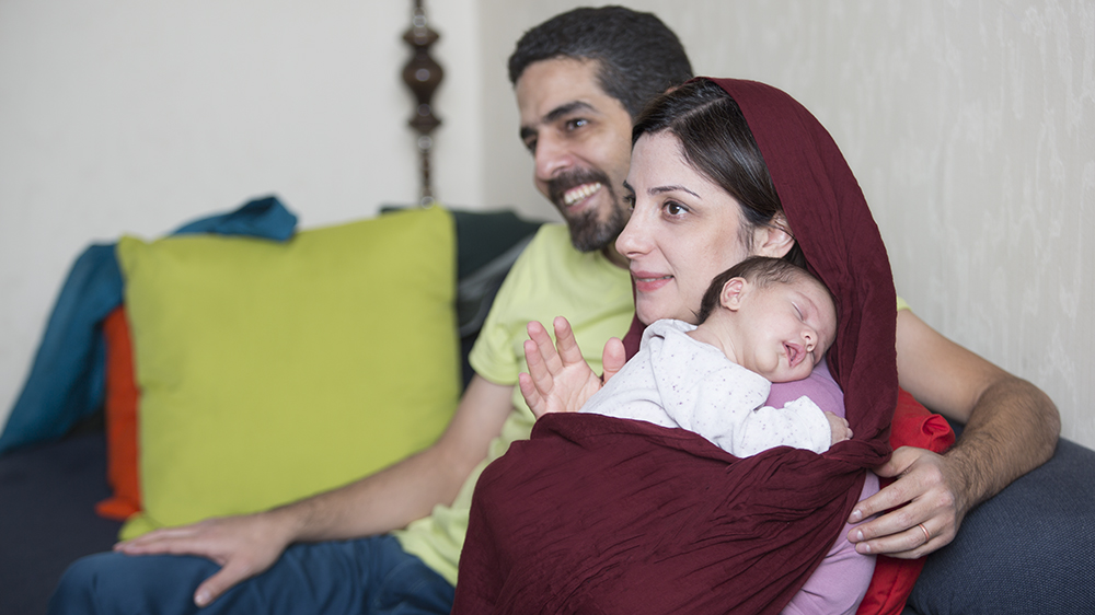 کنار آمدن با اظهار نظرهای اطرافیان بعد از زایمان