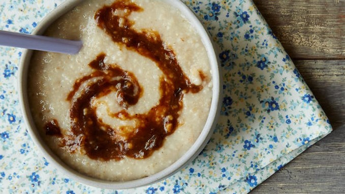 غذای کودک: طرز تهیهٔ جو دوسر با آلو بخارا