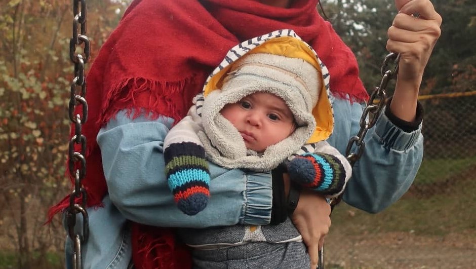 بغل کردن نوزادان