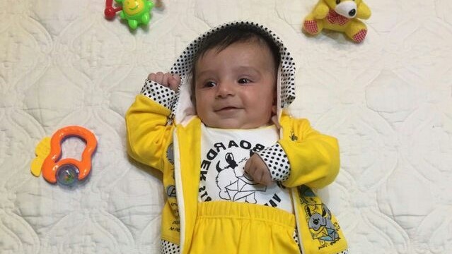 لوله‌بازی یا تلفن‌بازی با نوزاد