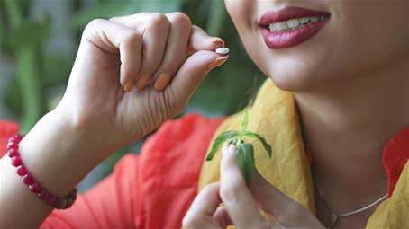 زیباتر لبخند بزنید
